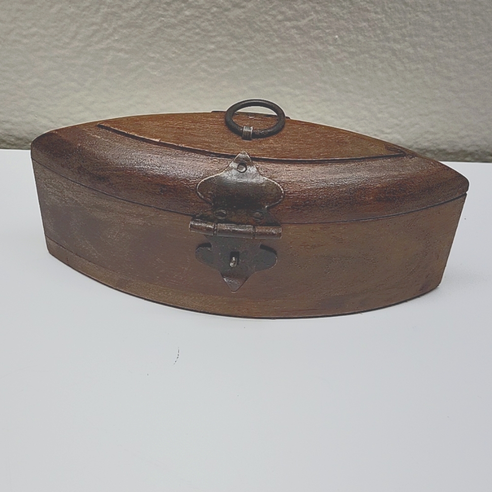 Vintage Wood oblong trinket Box